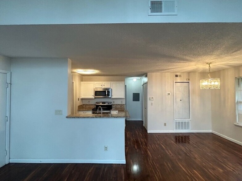 Building Photo - 1112 Sandy Ln Dr