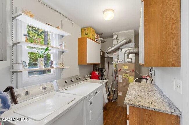 Building Photo - 1163 Manor Dr
