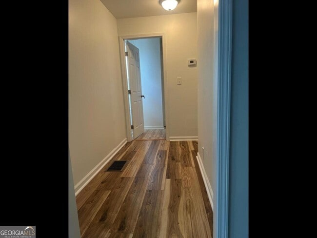 Building Photo - 572 Lancelot Dr