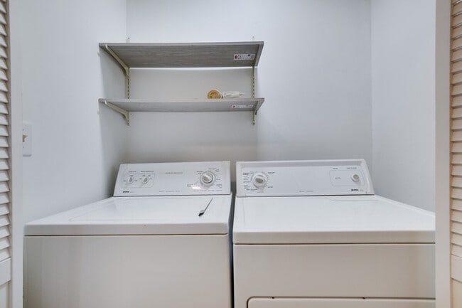 Building Photo - 141 Tommy's Ln