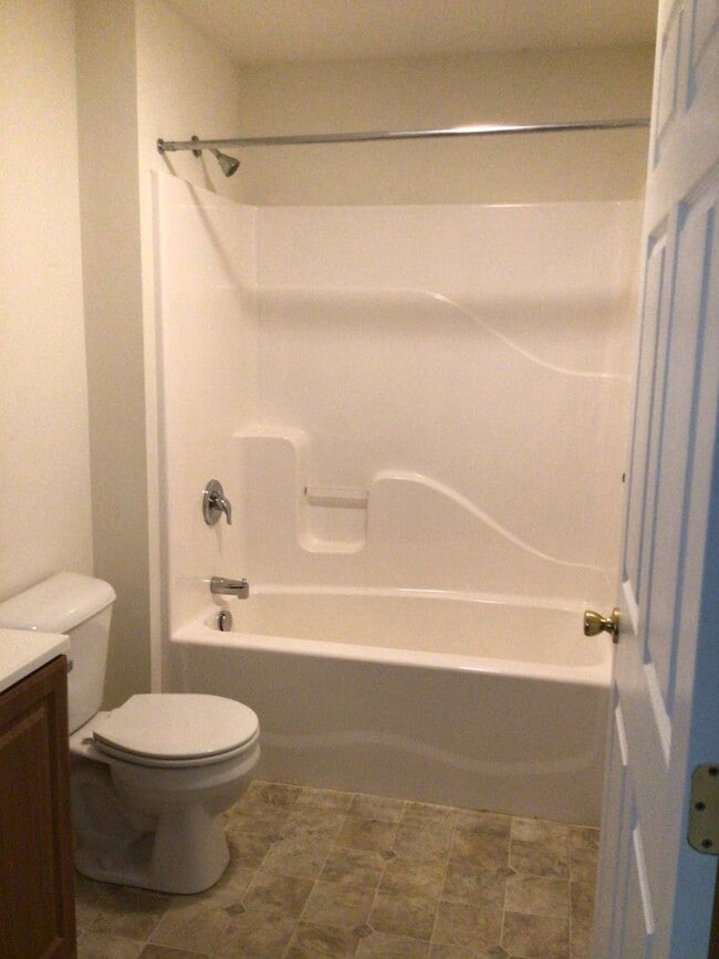 Building Photo - 1411 Doron Dr