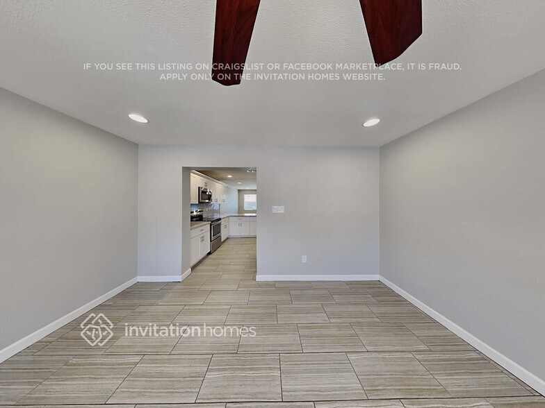 Building Photo - 422 E Papago Dr