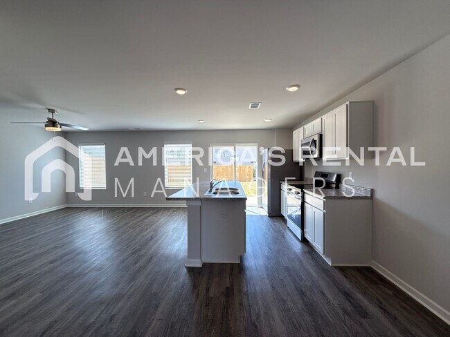 Building Photo - Escape to Lakeside Living in Lincoln! View with 48 Hours Notice!  DEPOSIT PENDING!!