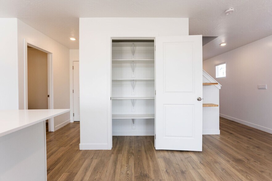 Building Photo - 2909 Corral Holw Dr