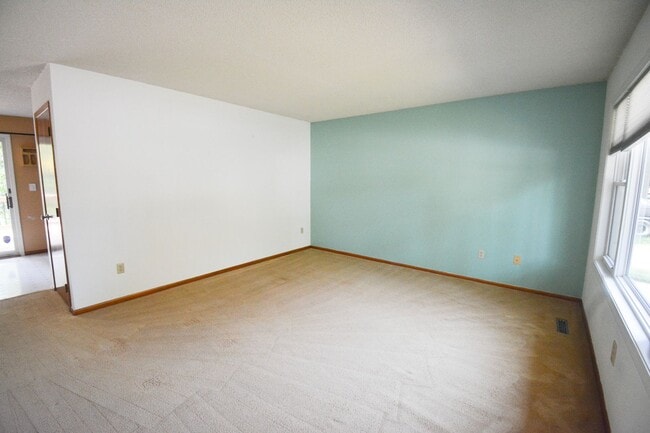 Building Photo - Well-Located 4BR Home in NW Rochester – Country Club Manor