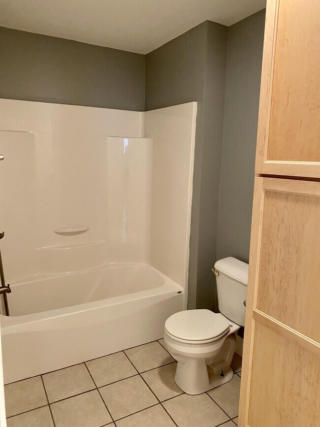 Building Photo - 945 4th Ave