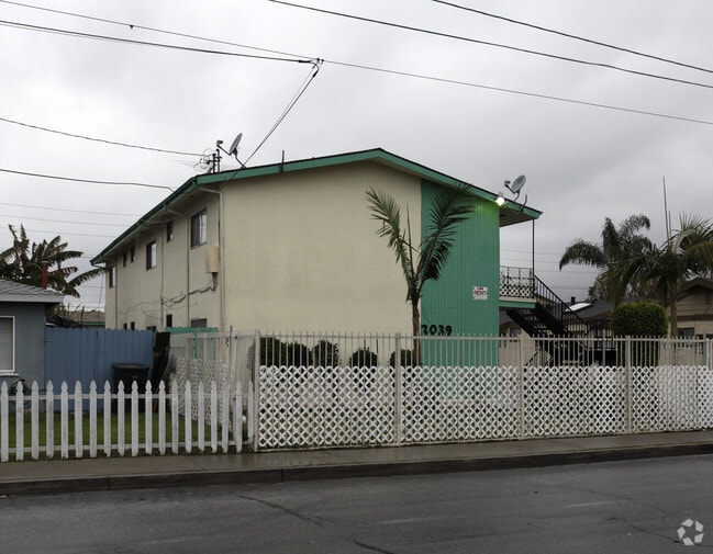 Building Photo - 2039 Wallace Ave.