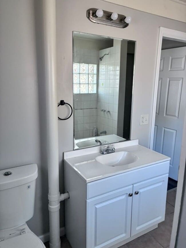 Building Photo - 70 Lakeside Dr