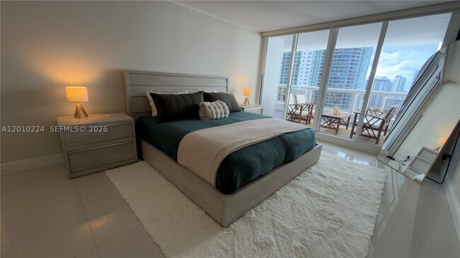 Building Photo - 1717 N Bayshore Dr