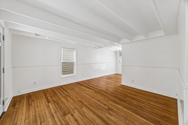 Building Photo - 820 Heights Blvd