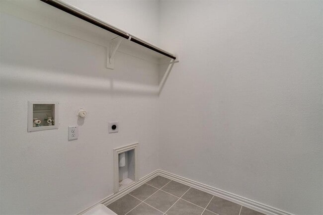 Building Photo - 9935 Schramm St