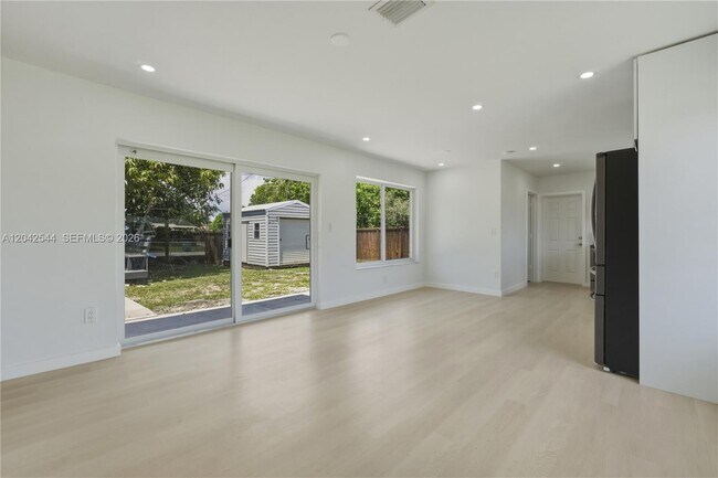 Building Photo - 20440 NW 20th Ct