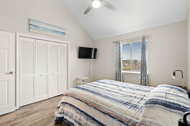 Building Photo - Fully Furnished - Seasonal or Long Term Op...
