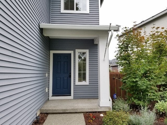 Building Photo - Pet Friendly Tumwater Hill Home