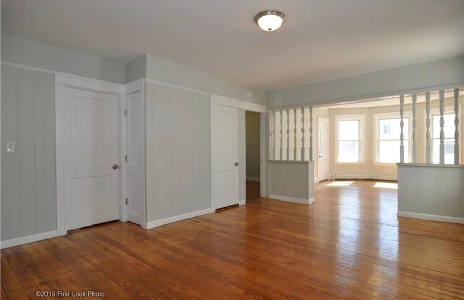 Building Photo - 179 Valley St