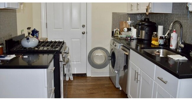 Building Photo - 3817 N Greenview Ave