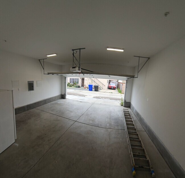 Building Photo - HAW - Herman Ave