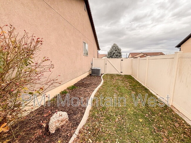 Building Photo - 2241 W 2475 N