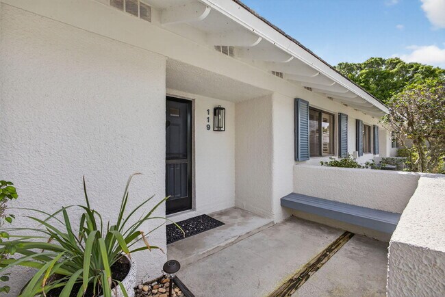 Building Photo - 119 Club Dr