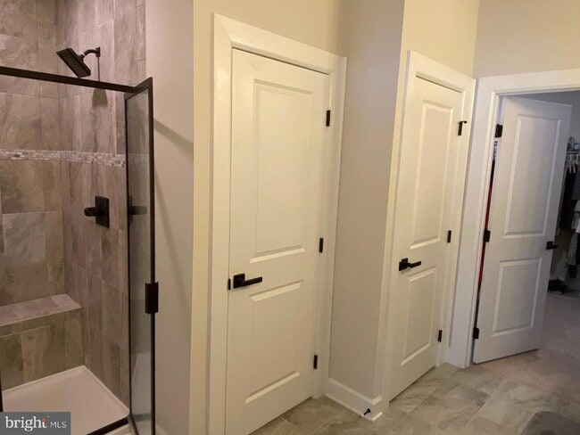 Building Photo - 730 Quarry Point Rd