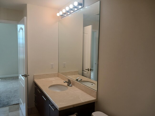 Building Photo - 410 Evernia St