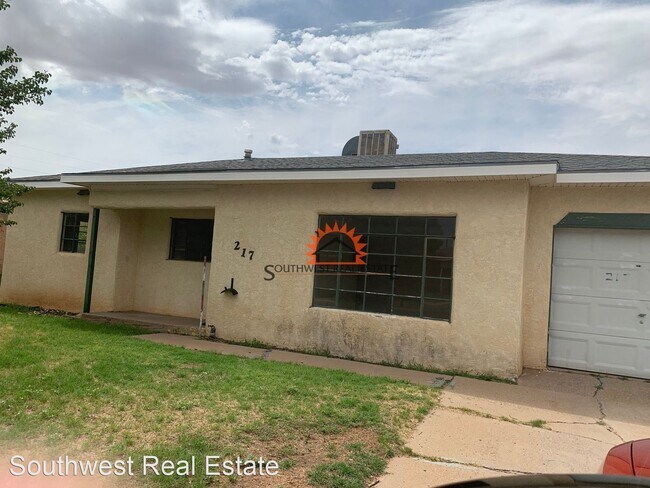 Primary Photo - 3 br, 1 bath House - 217 W. Manana Blvd.