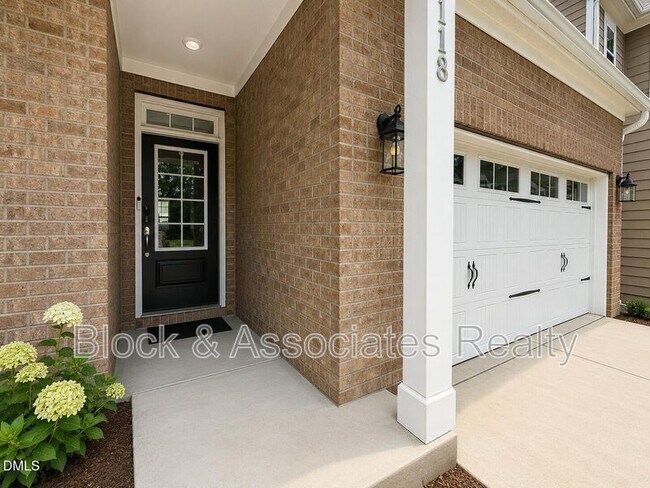 Building Photo - 118 Faxton Wy