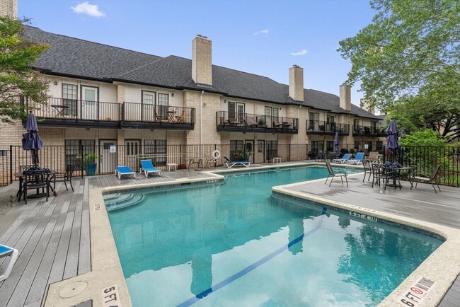 Building Photo - 1307 Kinney Ave