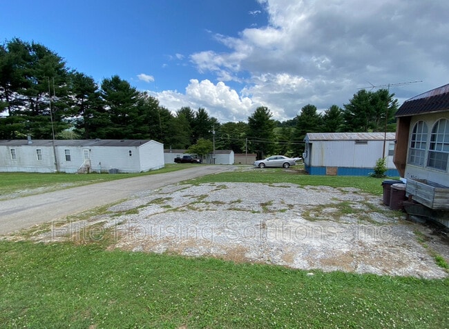 Building Photo - 1380 Old Stage Rd