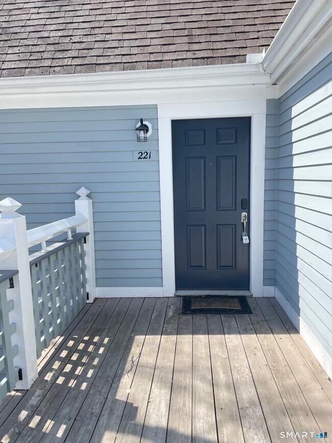 Building Photo - 221 Old Pond Ln