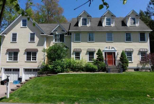 Building Photo - 15 Edgemoor Cir