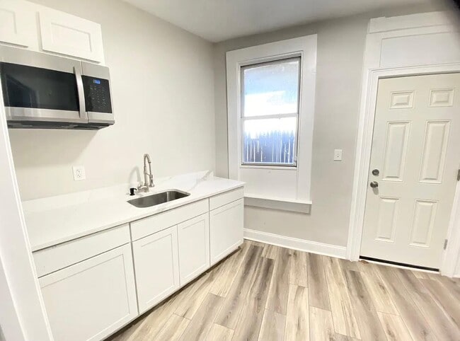 Primary Photo - 3168 Wilkens Ave