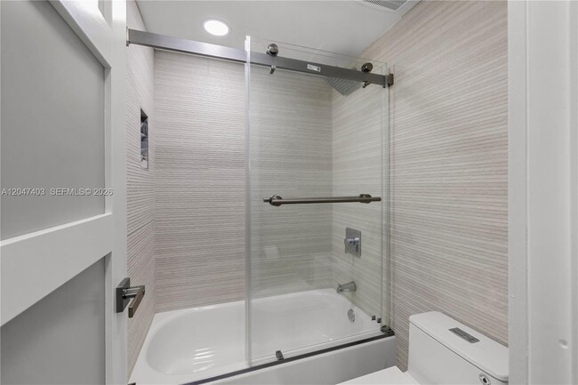 Building Photo - 2457 Collins Ave