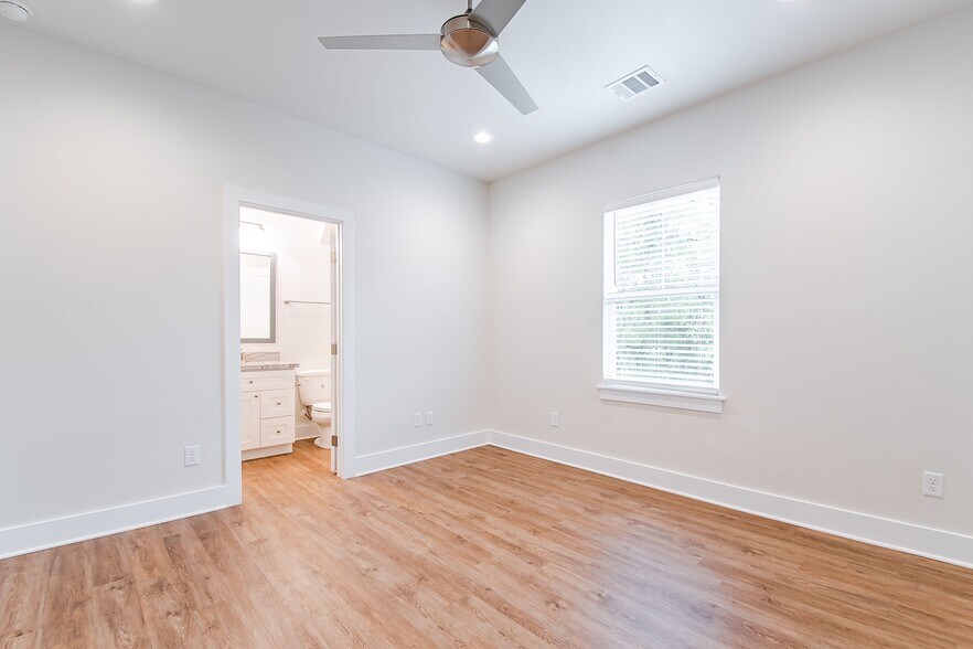 Building Photo - 511 Dominik Dr