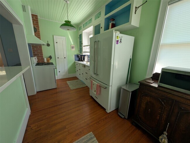 Building Photo - 4823 Fannin Dr