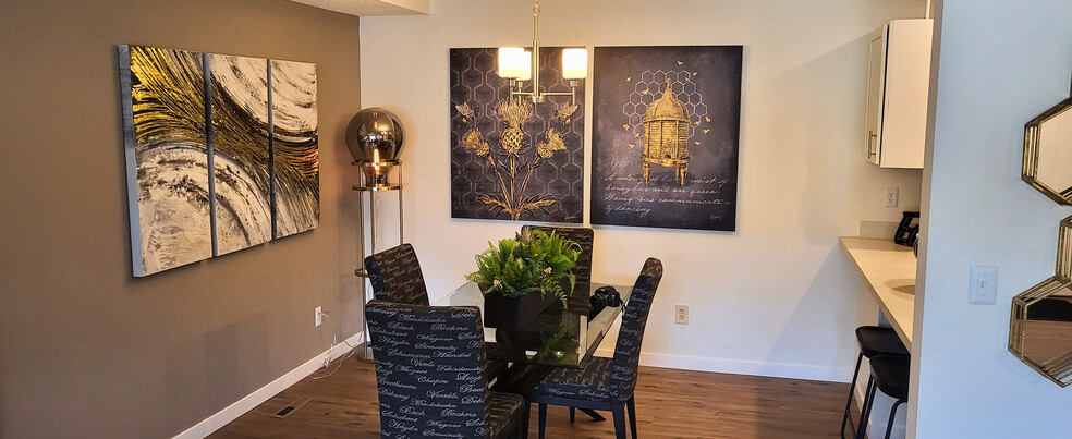Building Photo - Saddlewood Park Townhomes