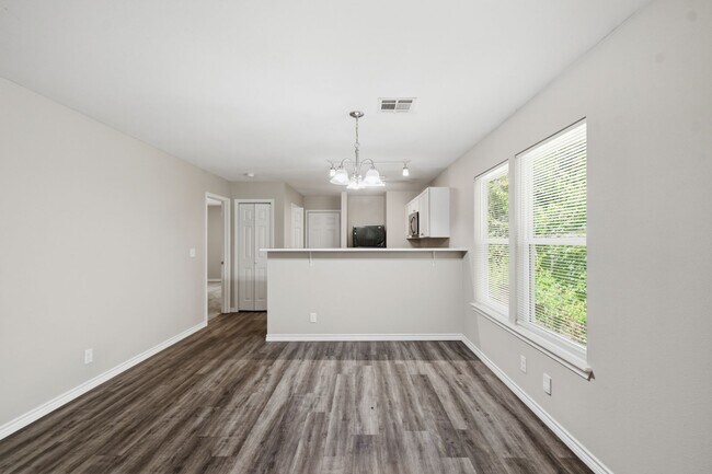 Building Photo - 808 N Franklin Ave
