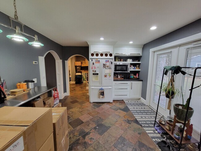 Building Photo - 1406 Briarwood Dr