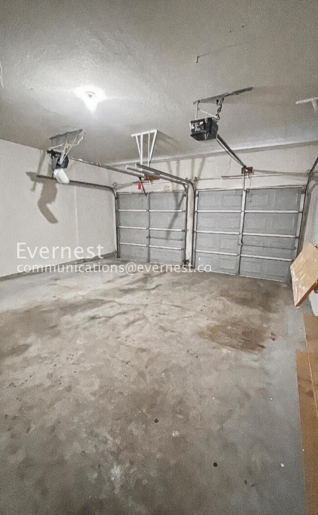 Building Photo - Charming 4-Bedroom Haven with Fireplace and Serene Outdoor Living / Pet-Friendly / Available Now!