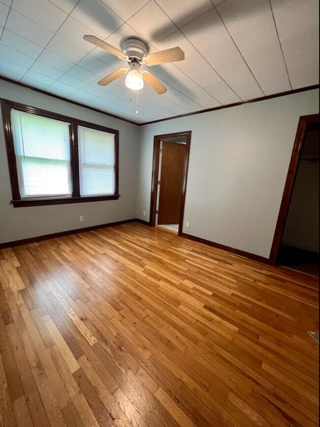 Building Photo - West Asheville Rental
