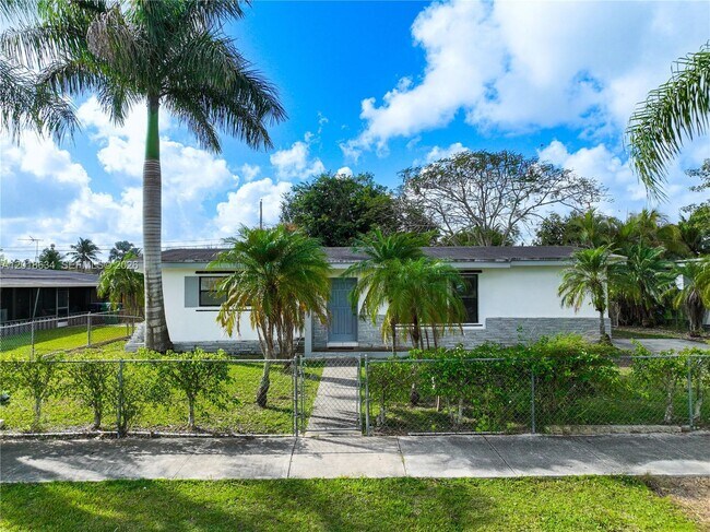 Building Photo - 1610 NW 9th Ct