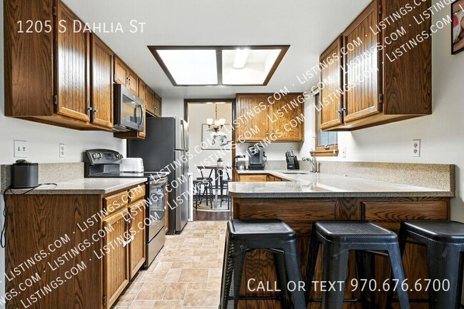 Building Photo - 1205 S Dahlia St