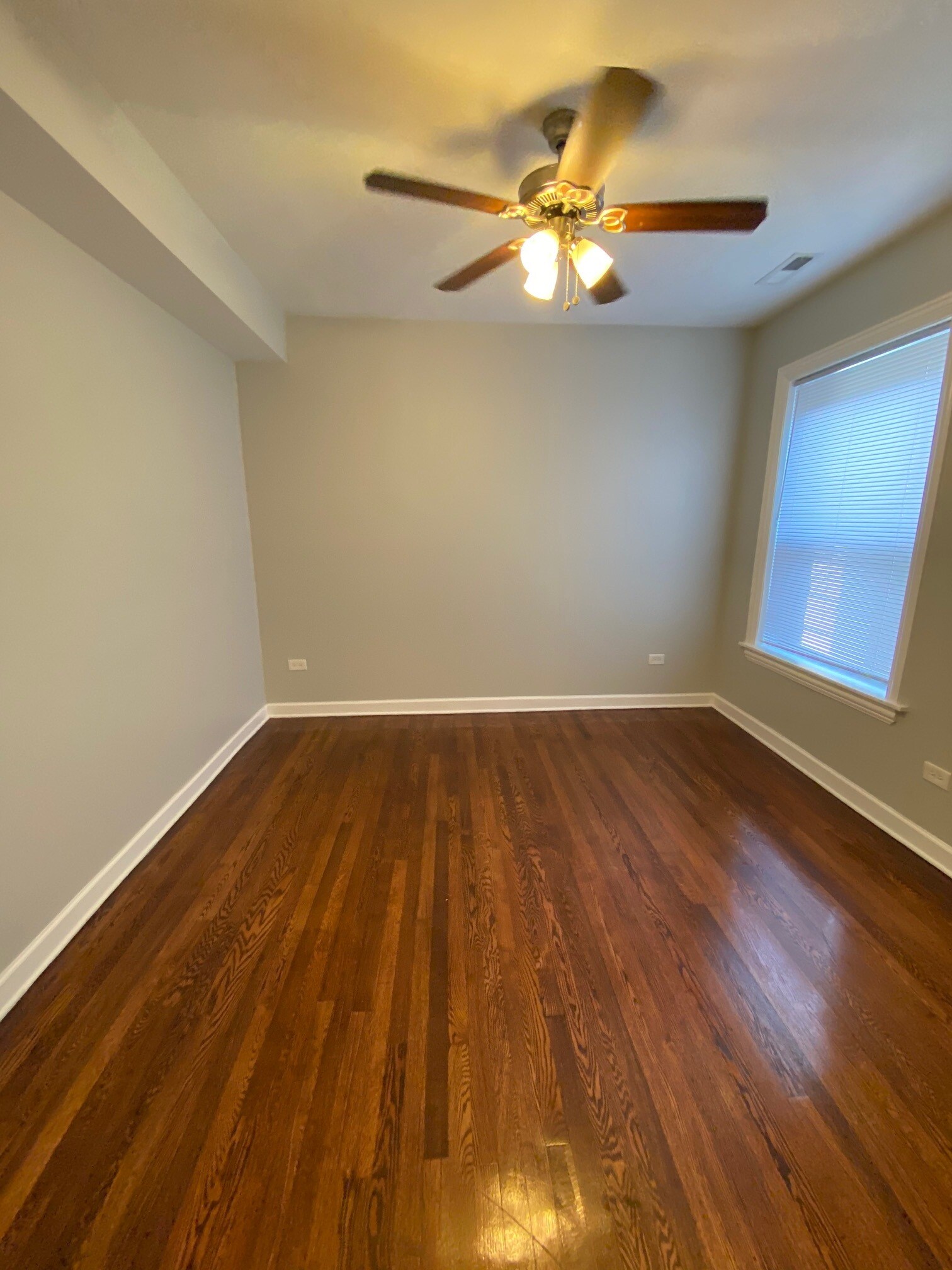 Building Photo - 5114 N Kimball Ave