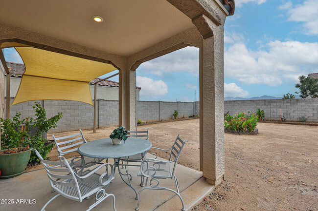 Building Photo - 509 E Elm Ln