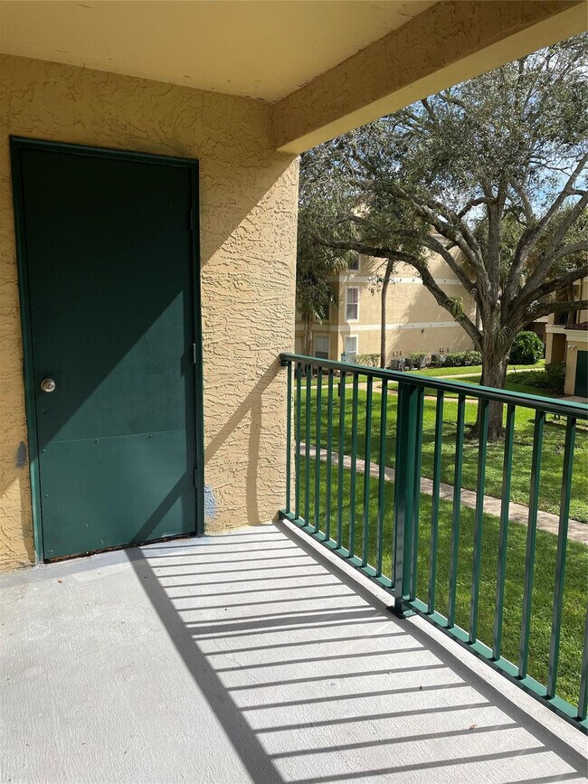 Building Photo - 799 Riverside Dr