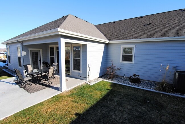 Building Photo - 1712/1714 Danny Boy Ln. Duplex