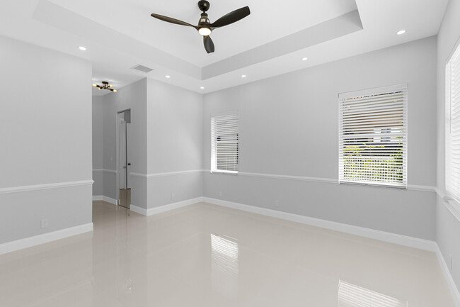 Building Photo - 1256 Beacon Cir