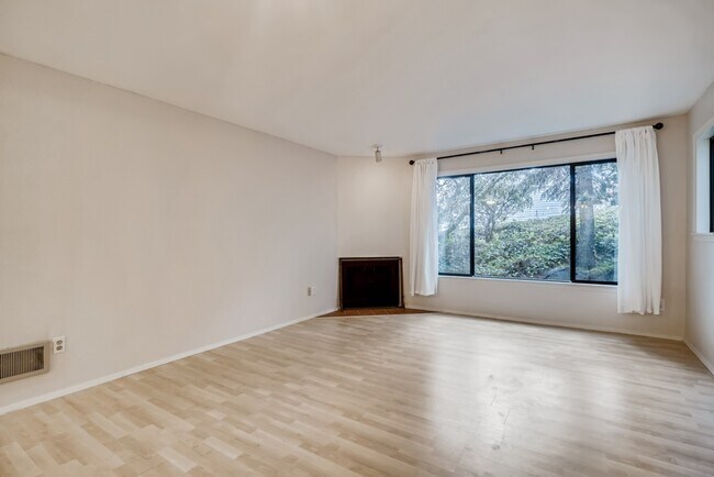 Building Photo - 1740 NE 86th St