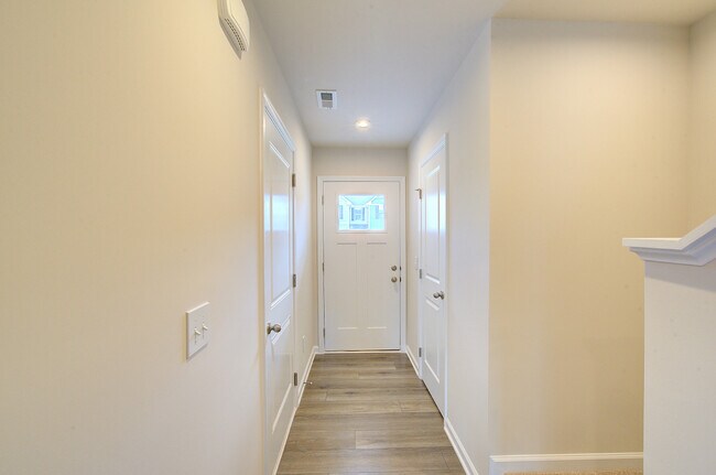 Building Photo - 411 Mancini Dr