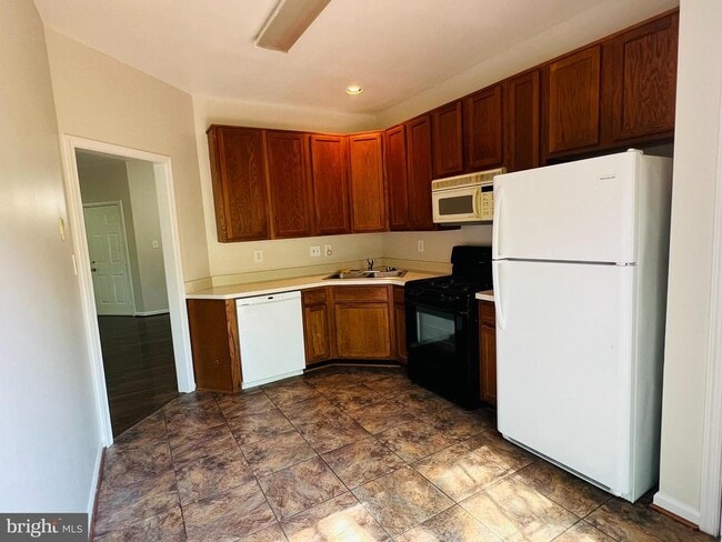 Building Photo - 7300 Rocky Creek Dr